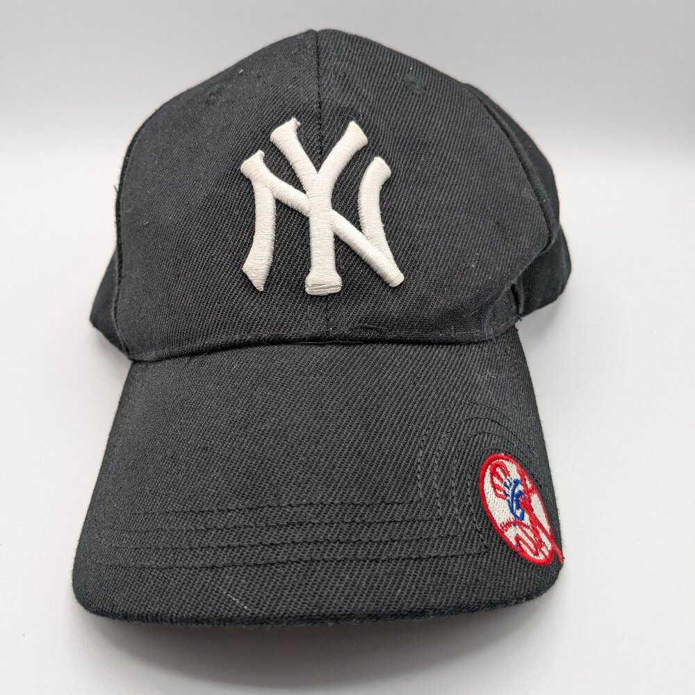 New York Yankees Black Baseball Cap – Adjustable Back, Embroidered Logo